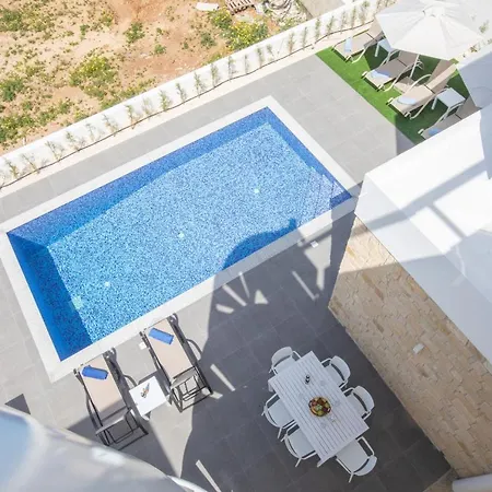 Vie Bleu 3 Bedroom ヴィラ プロタラス