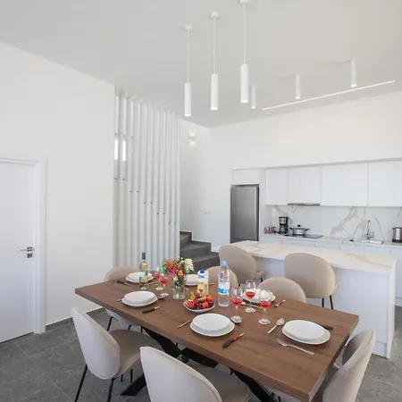 Vie Bleu 3 Bedroom プロタラス